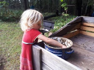 Algoma Forest and Nature School Opens Making use of the school's "loose parts"for a birthday mud cake.